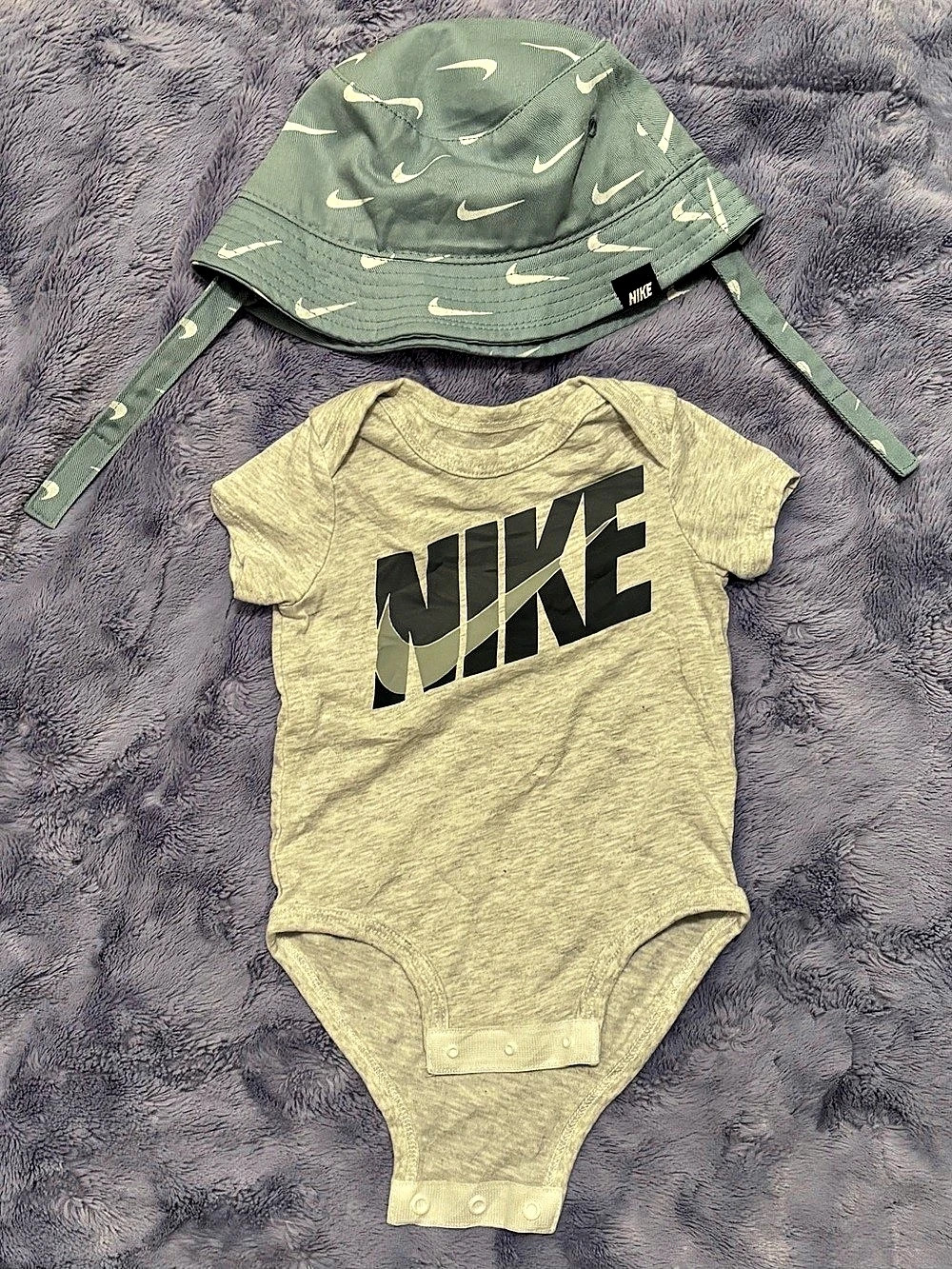 Nike Baby Short Sleeve Romper with Bucket Hat Set Baby Set Green Size 3M